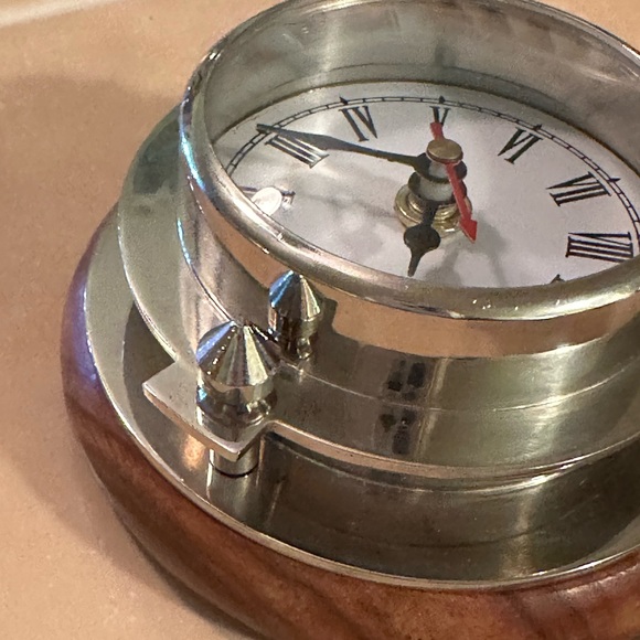 Nautical Port Hole Clock - Picture 4 of 6